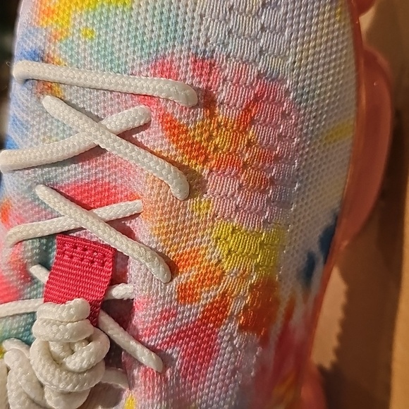 👟LA SHEELAH Multi-Color Sneakers_SIze 8 - New in Box!! - Picture 8 of 8